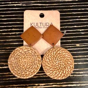 Clip onEarrings NWT